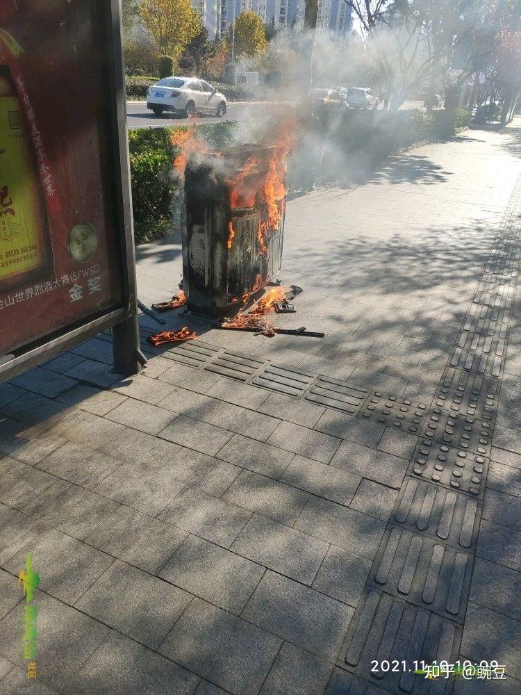 乱丢烟头致垃圾桶被烧毁损失该由谁来承担