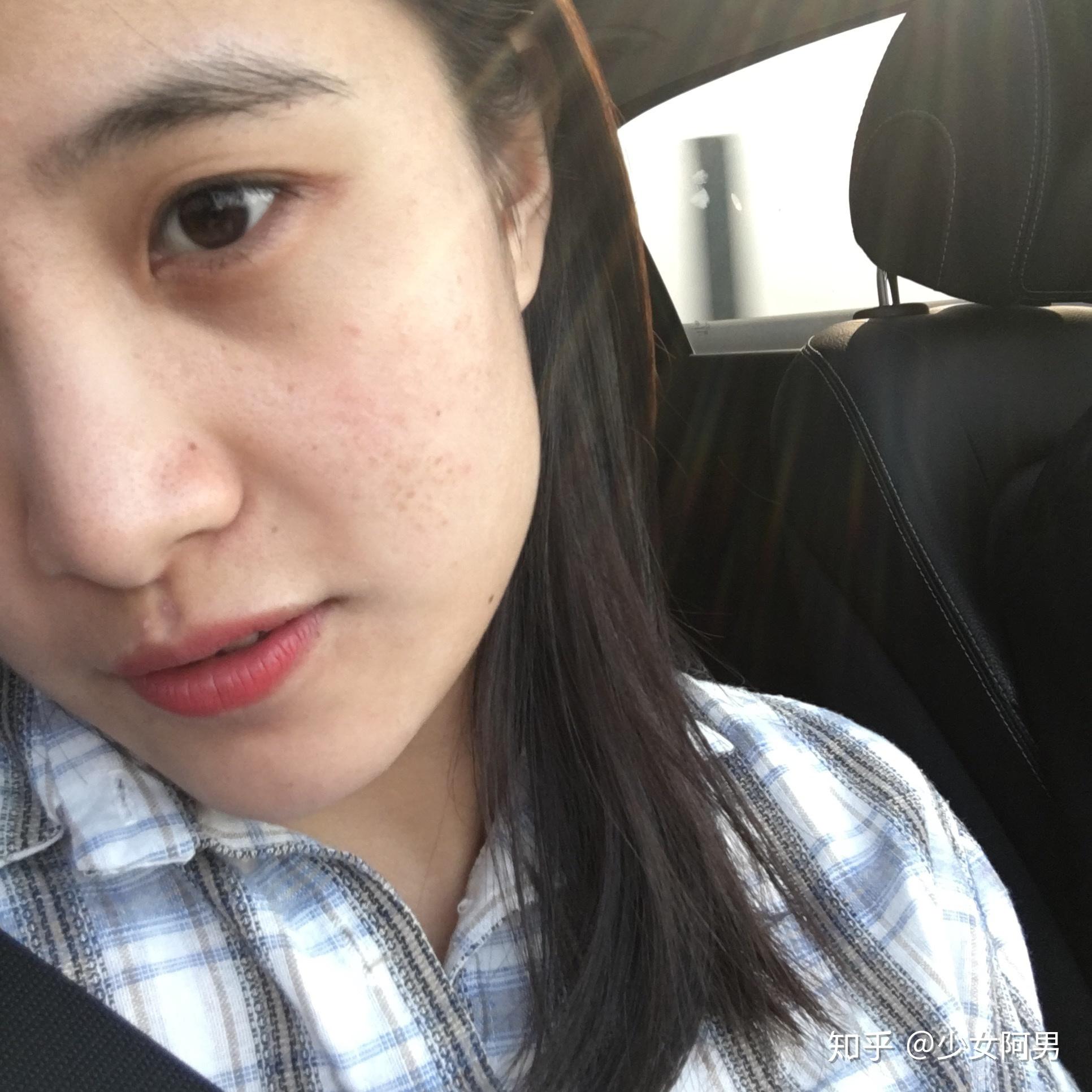 完全不化妆素颜涂口红会很奇怪吗