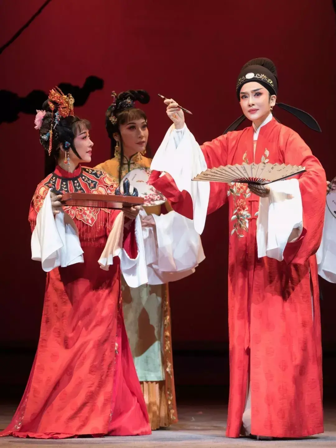 王君安和陶琪,一个是尹派最美女小生,一个是袁派最美花旦,二人能碰撞