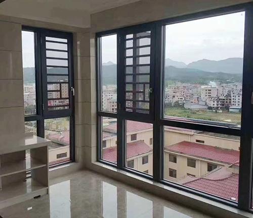 东莞董大炜保护高层孩子安全断桥铝门窗加装防护格很实用