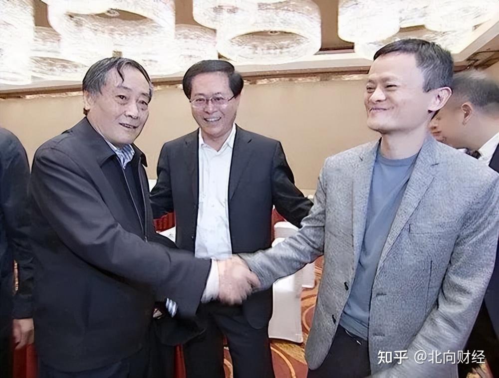 惺惺相惜!活着时跟马云曾隔空互怼,去世后却获马云挽联致敬