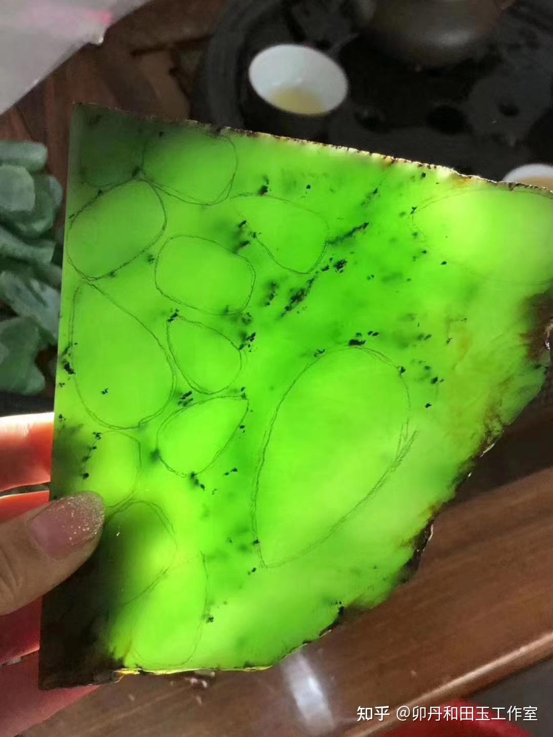 和田玉碧玉的黑点到底是什么?有黑点就不能买吗?
