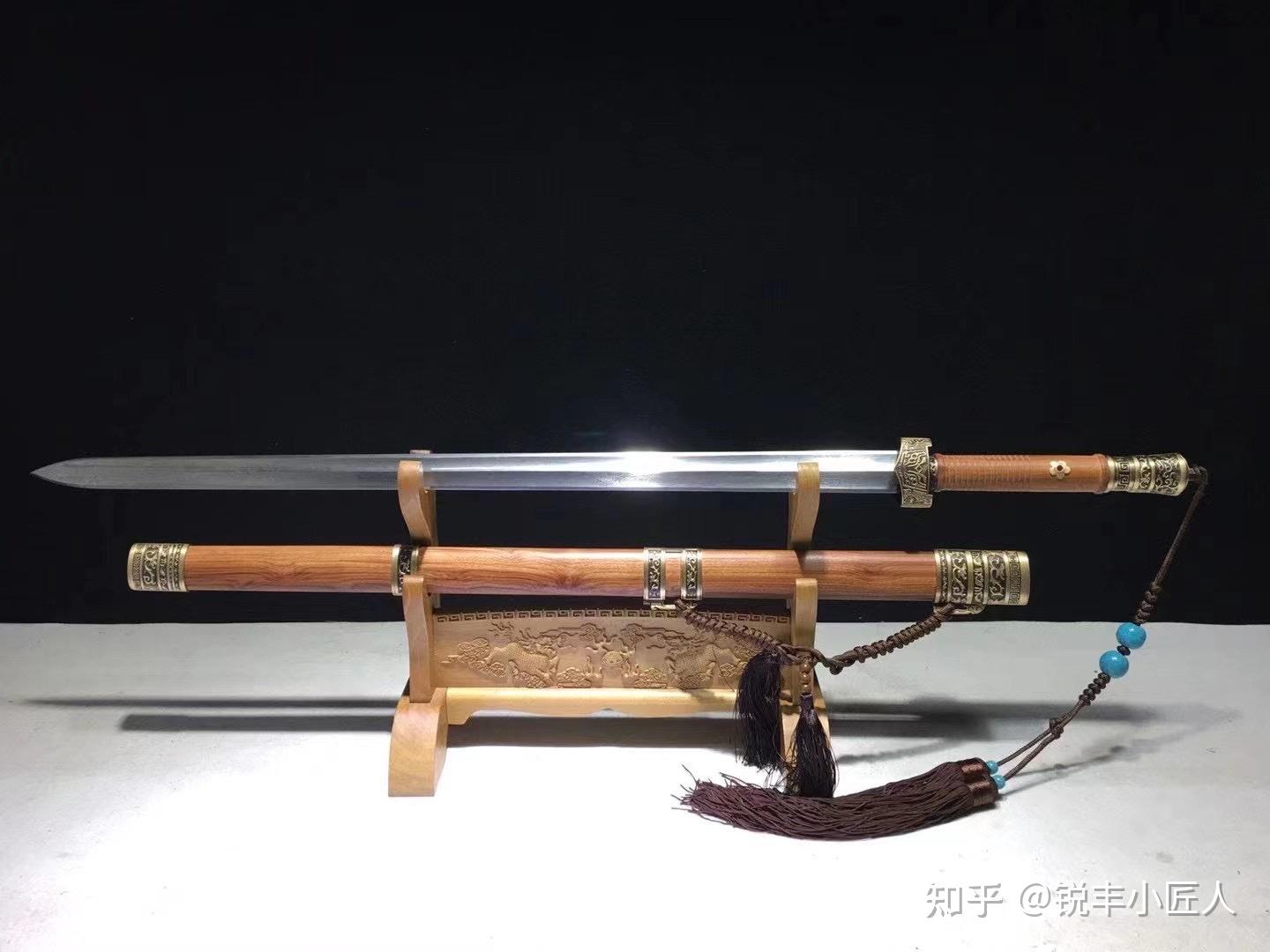 百炼钢瓦面卧龙剑