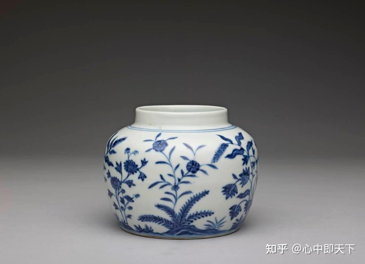 明成化青花花草纹罐