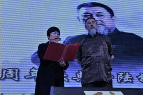 关公陆树铭一下子收了十二个徒弟引发争议