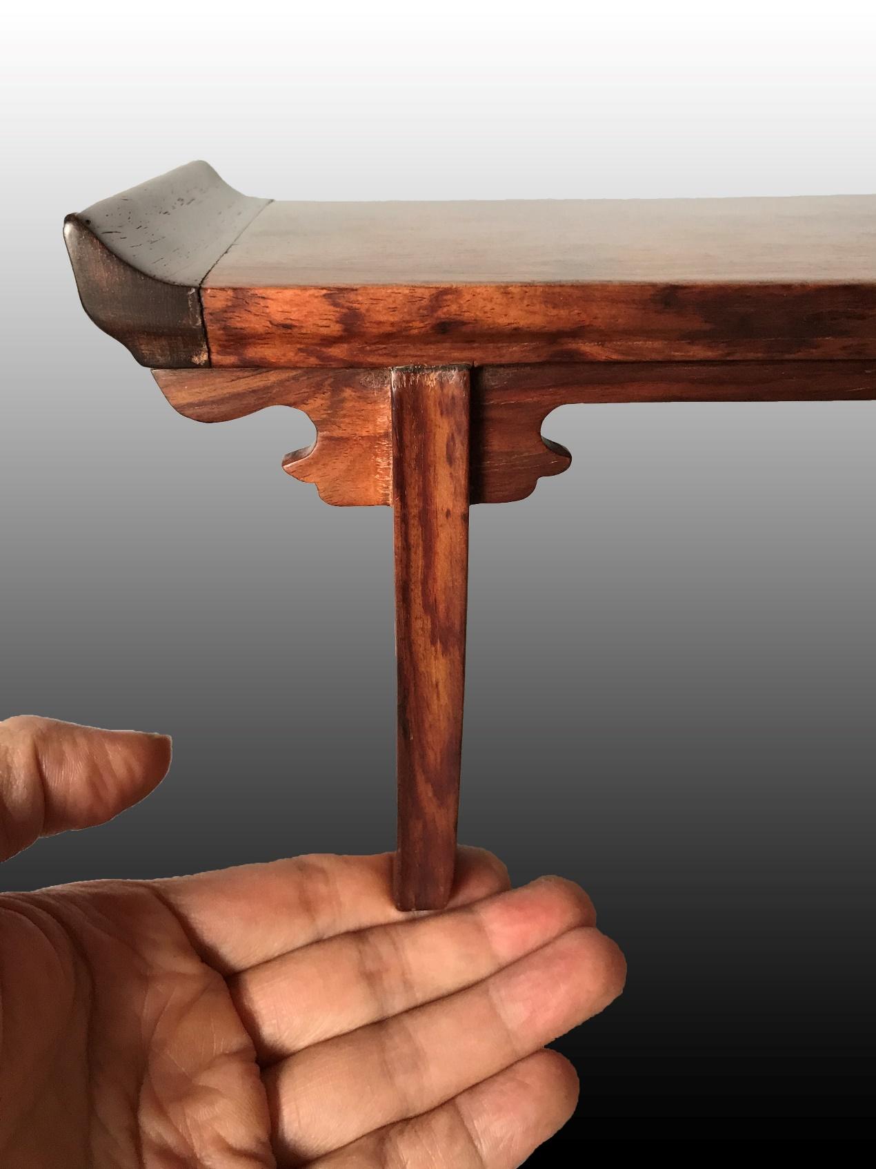 老底依稀尚存原来头黄花梨板足小翘头案