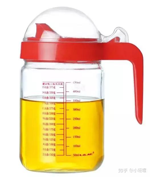 使用时任凭怎么用力倒,流出的油总是"涓涓细流";二是刻度不以毫升计数