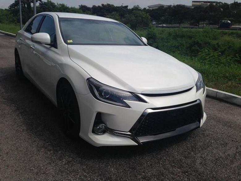 全新丰田锐志运动版现身实拍身披熏黑套件四出排气配35lv6