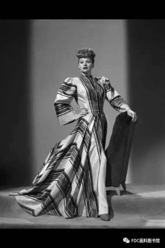 1950年代的女主人套装The Hostess Gown Pant Set礼服裙