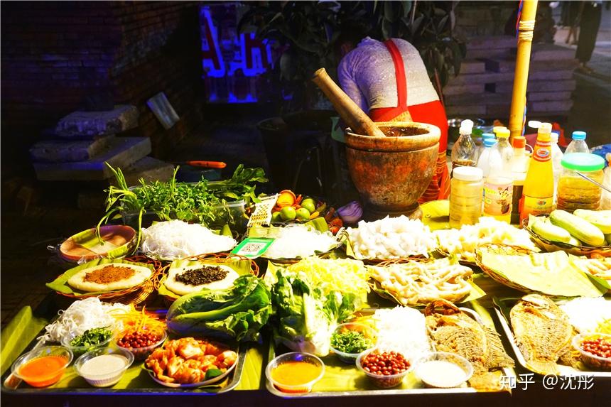 云南最丰富多彩的地摊街汇聚了六个国家的风情美食吓人一跳