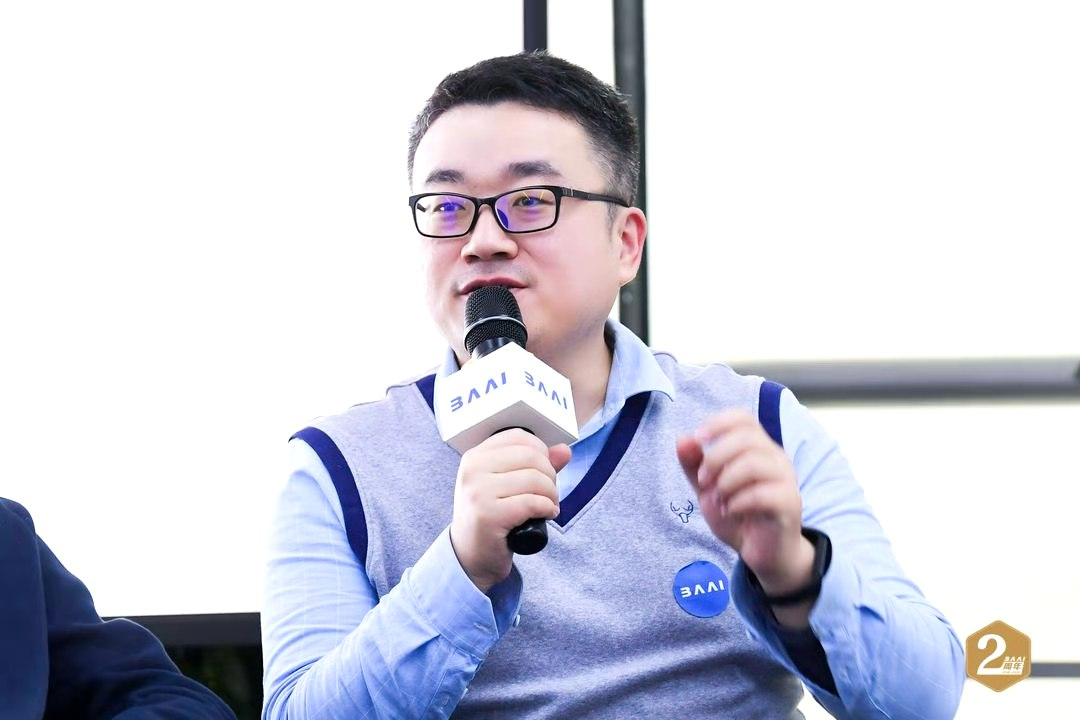 图六,何晓东来自京东的何晓东博士认为有效利用多模态信息是走向通用