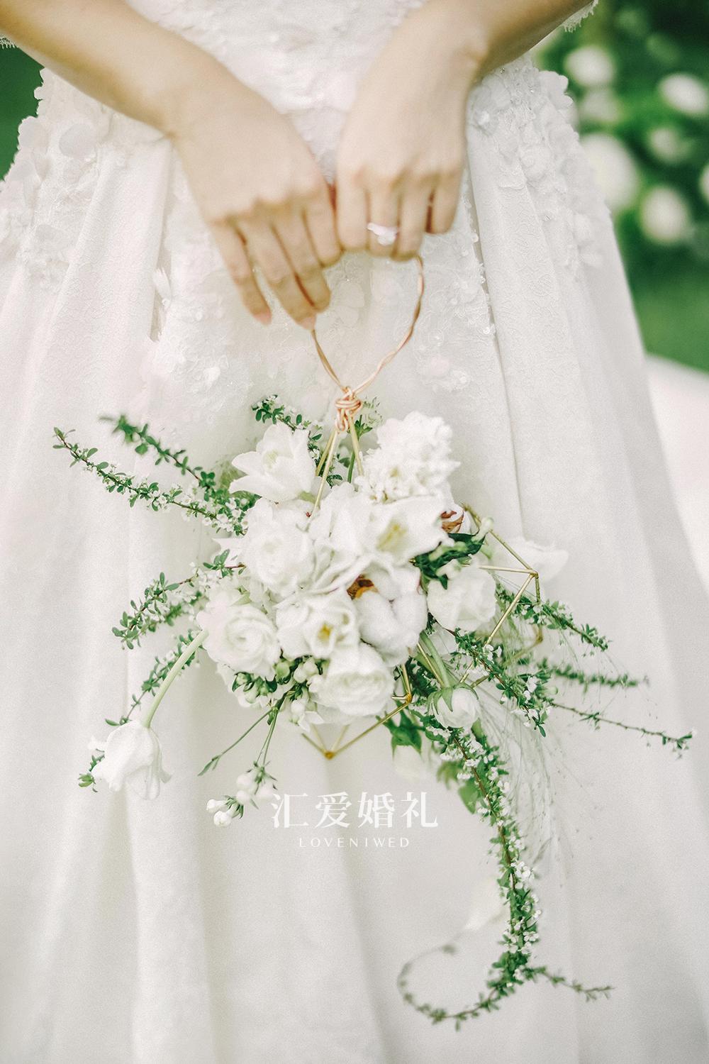 姑娘你捧花的样子真好看新娘手捧摆拍攻略