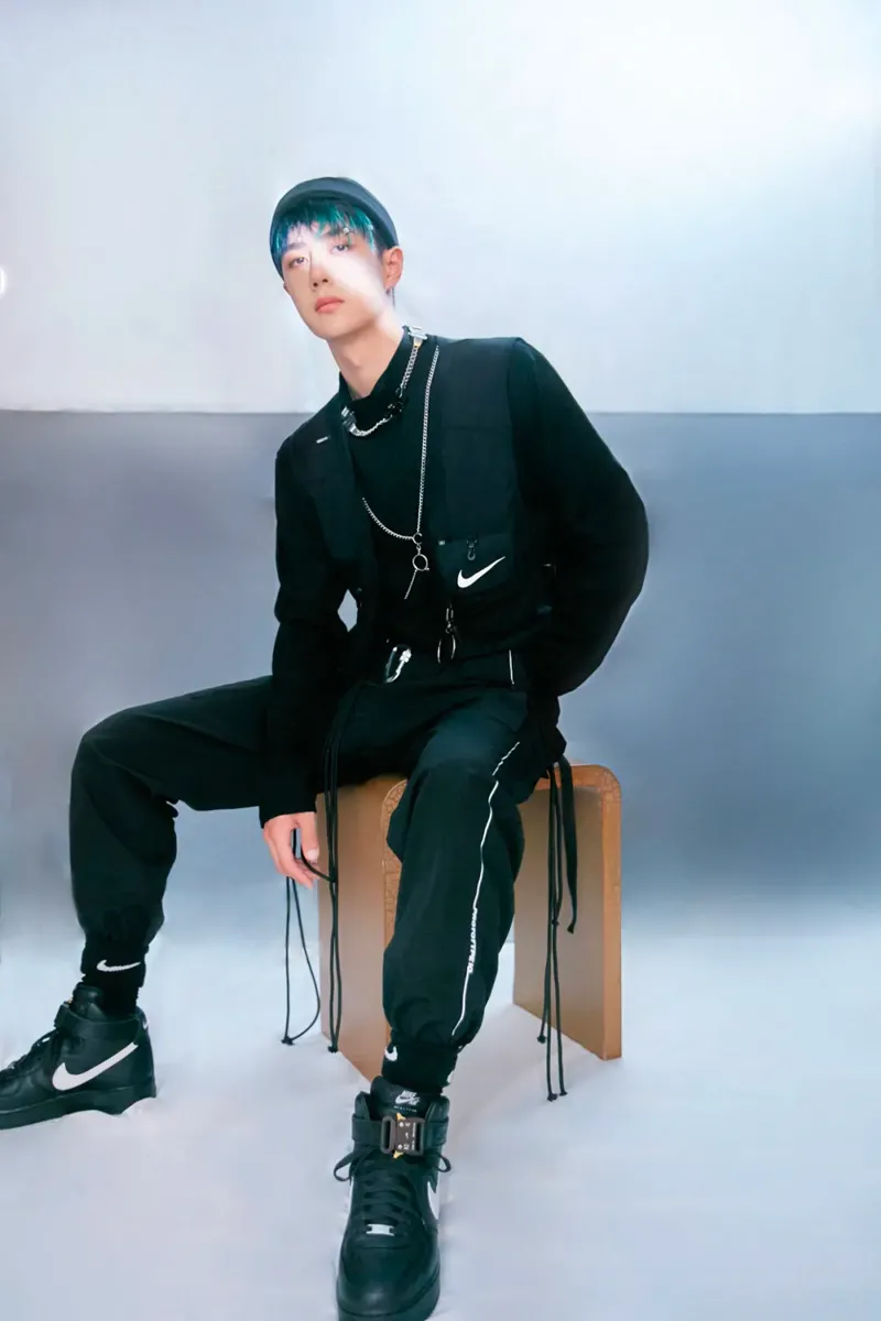 王一博上脚必涨价?万元绿熊 dunk 送队员,粉丝懵了 贩子笑了