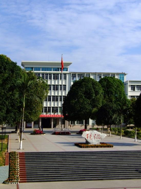 青海民族大学南校区图片