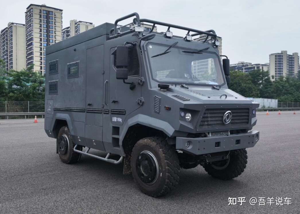 其实它是不折不扣的b型房车,它是基于东风eq6602zt6d四驱越野客车整车