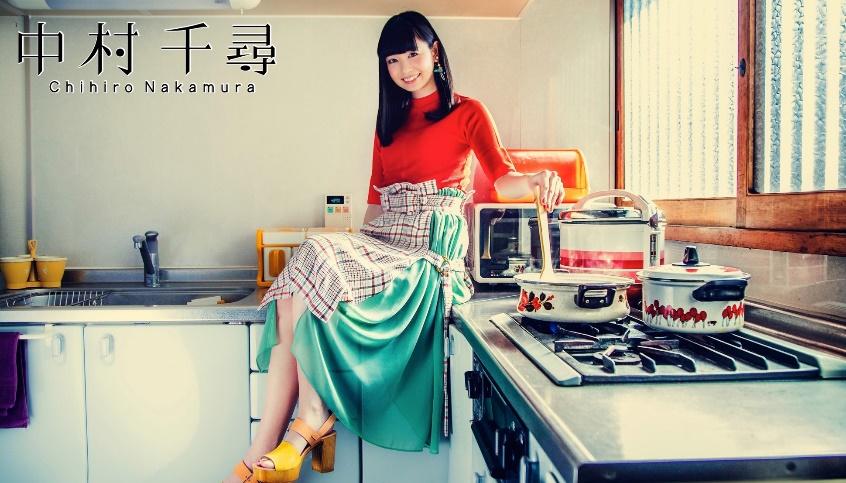 这则广告表面上是一首清奇可爱的日系女团mv,由日本歌手中村千寻演唱