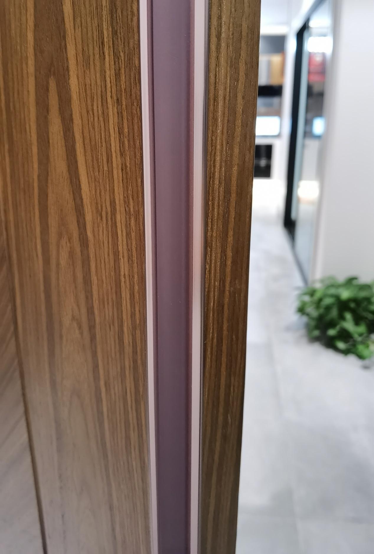 木门的封边常见的有实木,木单板,pvc等高分子材料,铝合金等金属材料