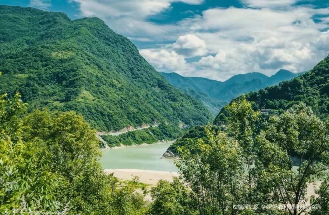 云游春日陇南秘境解锁文县天池静谧蓝