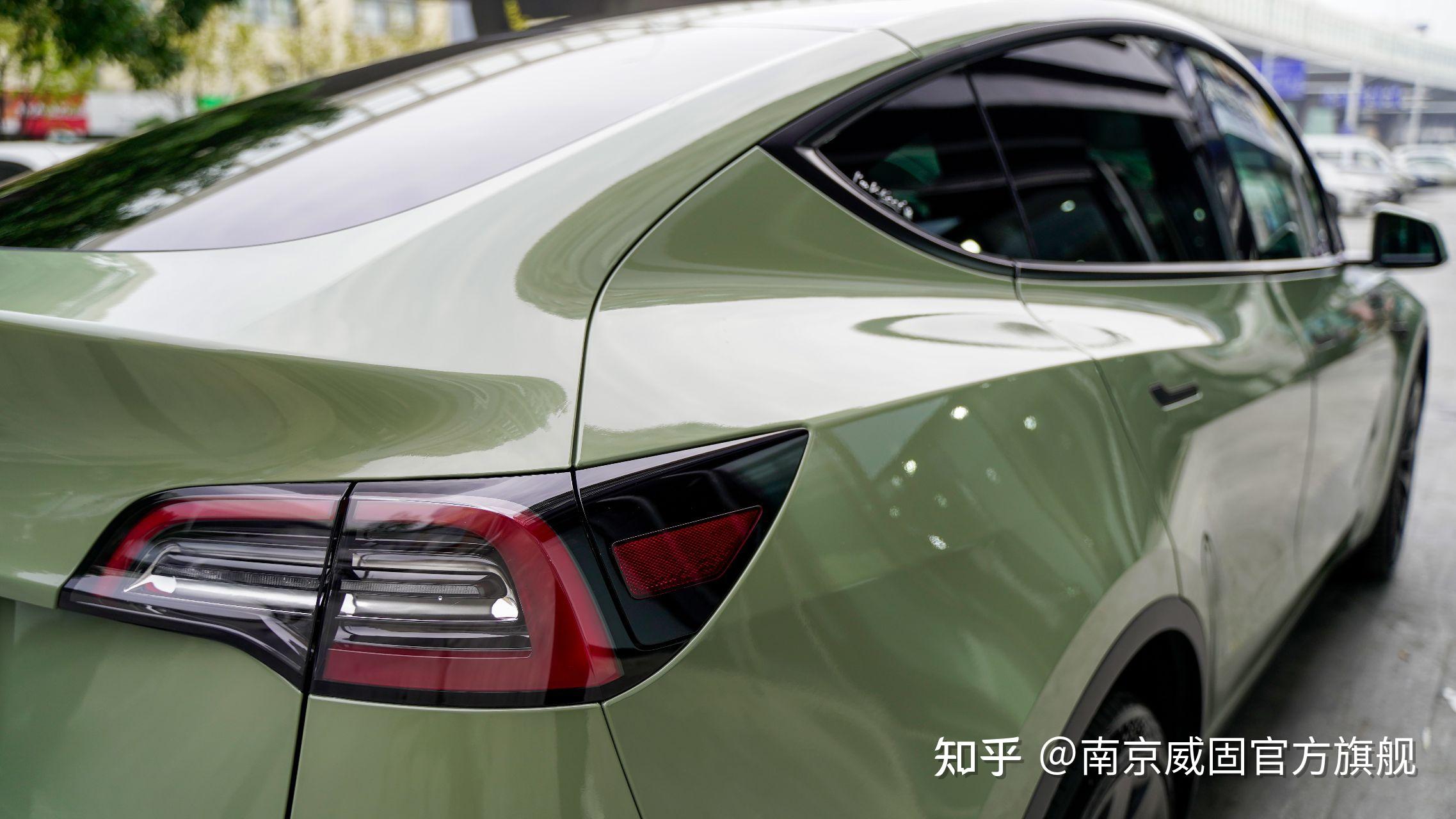 特斯拉modely亮装甲绿改色膜