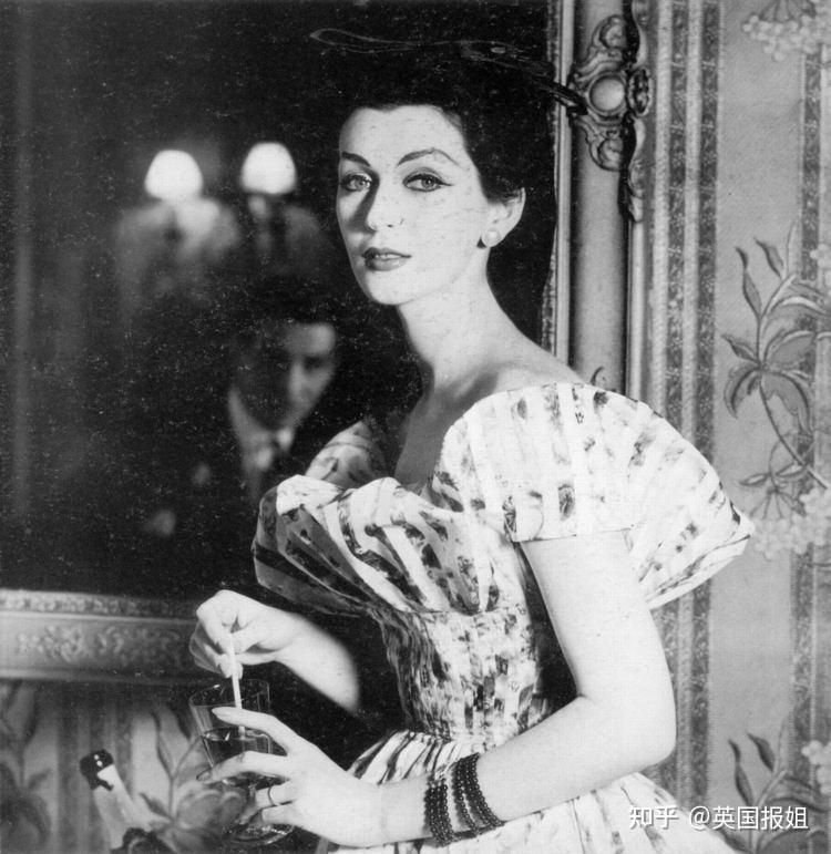 被称为"时尚界最后的贵族last aristocrat in the fashion world"