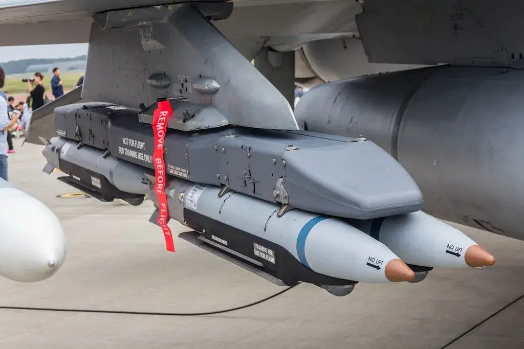 美军的这个gbu-39在战术飞机挂载时,可以使用原有的bru-61a型挂架携带