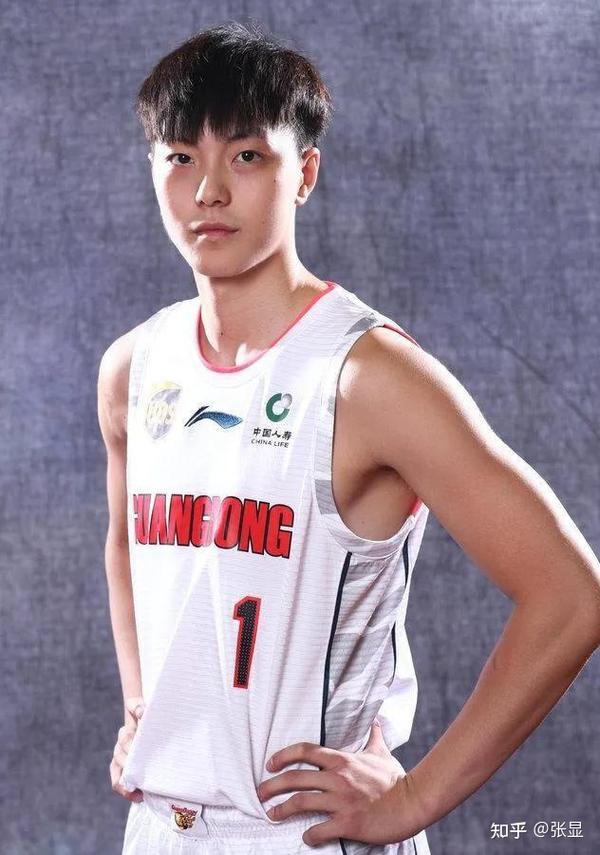 cba球星之阳光少年胡明轩——跨越大半个中国的追梦之路