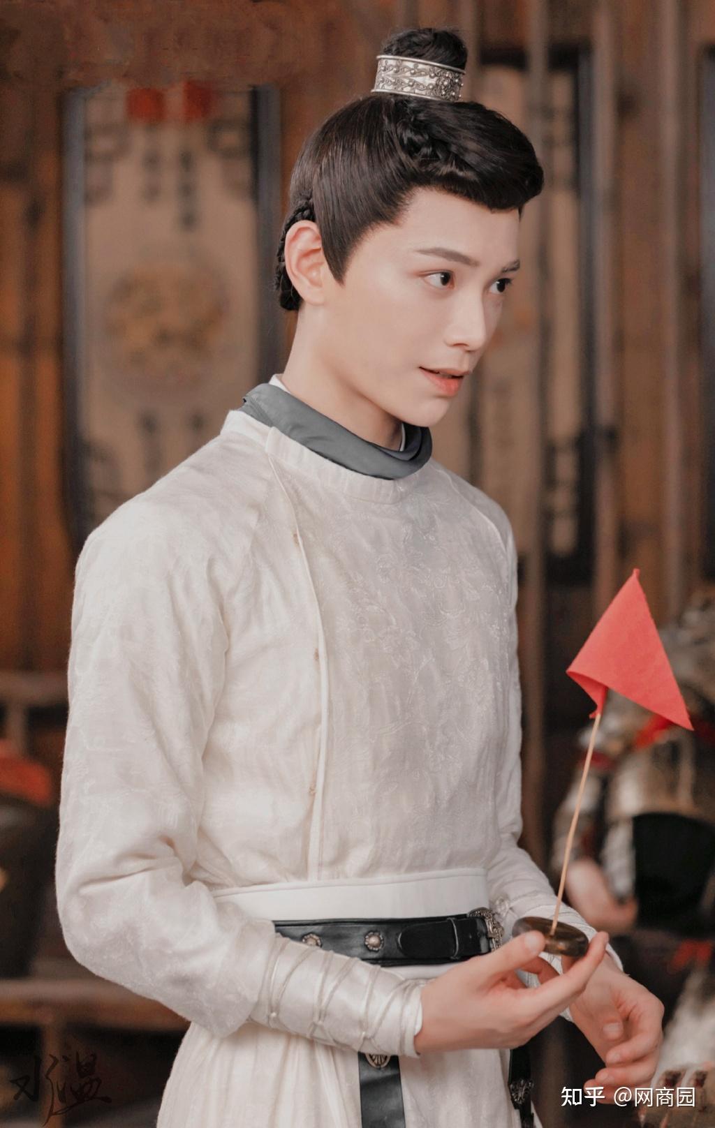 丁禹兮曾因传闻中的陈芊芊走红如今依旧低调演戏