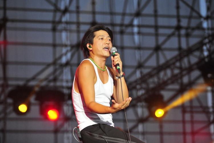 他是代言过诺基亚的摇滚主唱也曾代言了我们的青春如