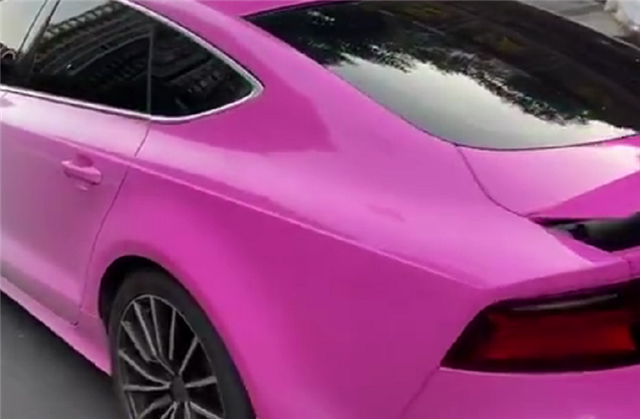 渐变粉奥迪rs72016款车型40t排量39秒破百