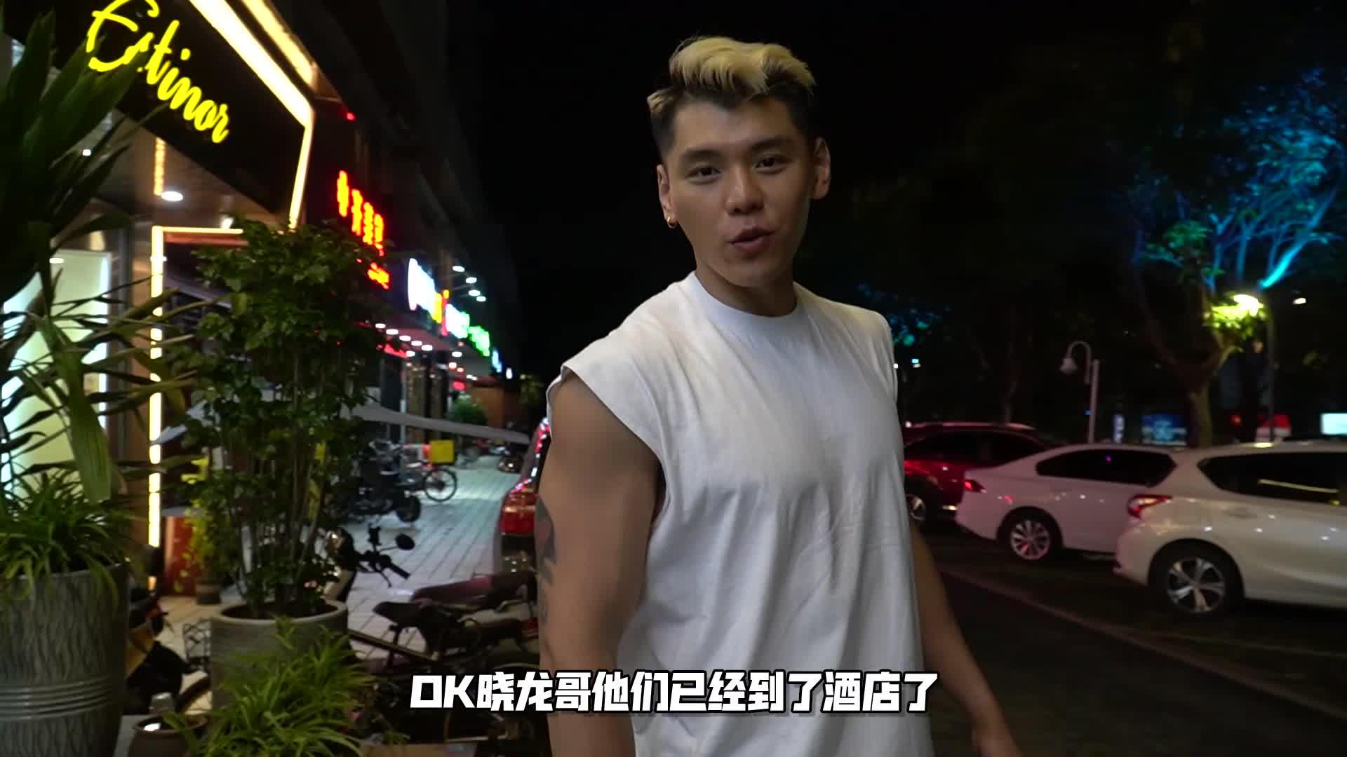 与中国最年轻拿卡的职业健体@短腿小萝卜的一发背部训练,干货满满