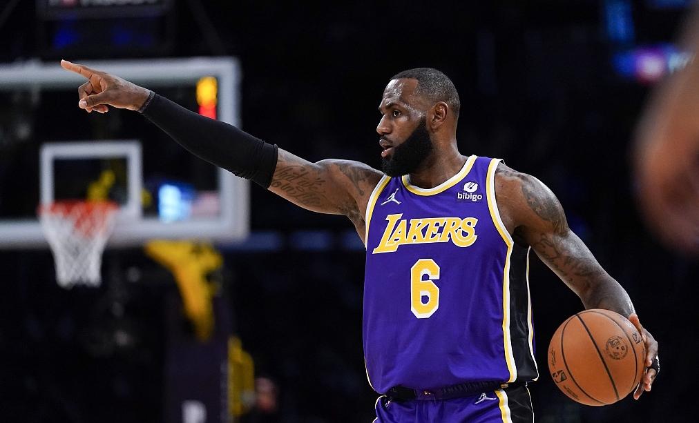 詹姆斯跟奥尼尔 v2-cbad786f062052447cd948f457da9956_1440w.jpg?source=172ae18b