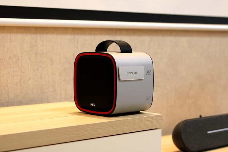 打造家庭影院如何选择性价比高的投影试试1080p的酷乐视r4