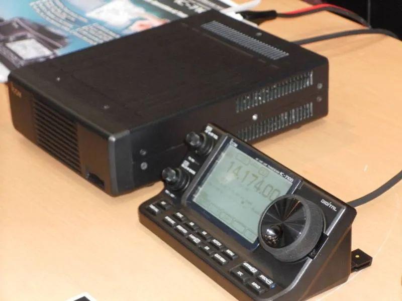 ICOM首次采用显示屏倾斜设计的全波段的电台：IC-7100 - 知乎