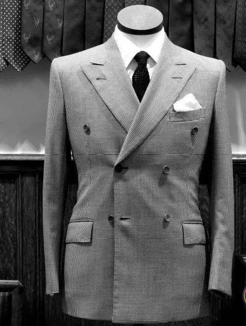 欧式西装盛行于欧洲,主要就是意大利了,意式西装同样延续了意大利男人