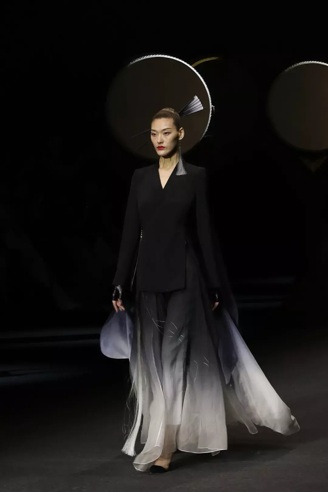 惊梦大秀烽烟四起盖娅演绎仙境造梦