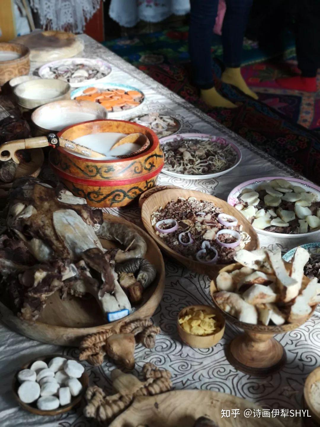 奶疙瘩、简妮特、塔尔米，这些地道的哈萨克族美食来新疆旅行你吃了吗？_装饰