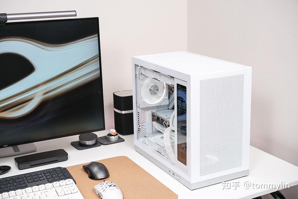 作为一台紧凑型matx主机,403x219x355mm的体积放在桌面上刚刚好,不会