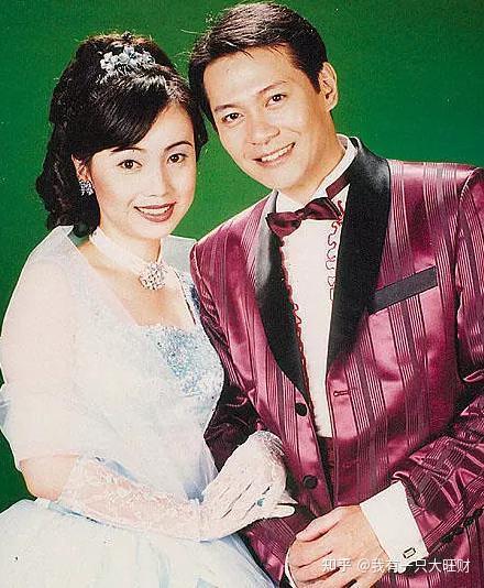 后来,丽华皇宫辗转到了陆达生的手中,金露露竟然成了这里的老板娘,嫁