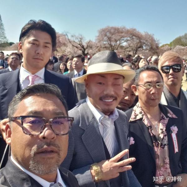 2,参加赏樱会的人里有曾经的黑社会成员,山口组干部.