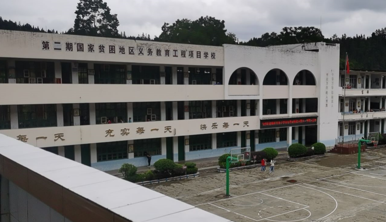 爱助成长共护未来欣欣公益广西三江侗族自治县八江镇中心小学爱心行