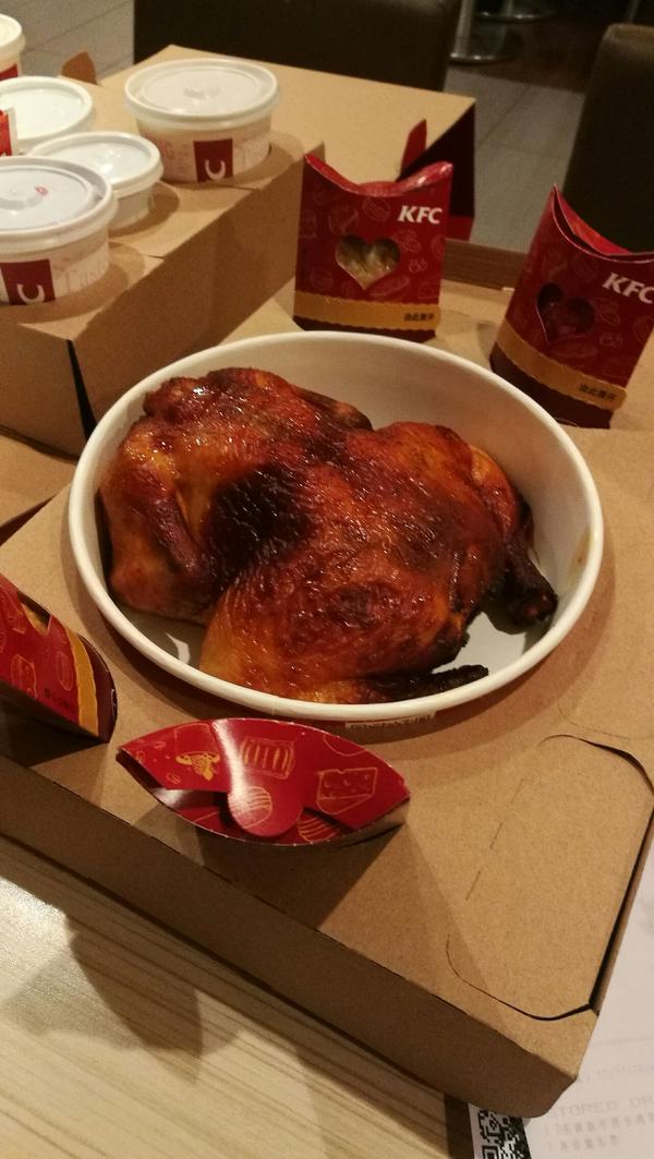一个人吃肯德基圣诞烤鸡礼盒是什么体验?