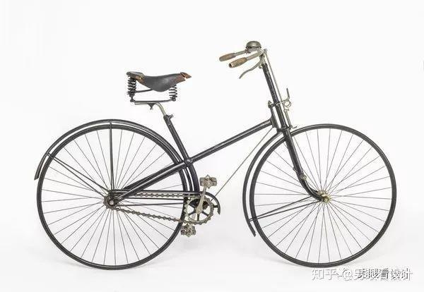 灵感来自当时非常流行的阿德勒(adler)牌自行车的金属车把,然后注入他