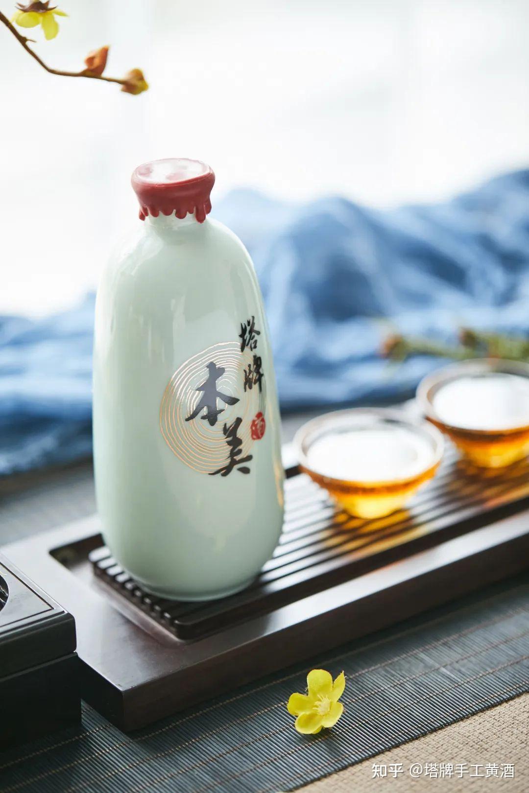 坚持手工酿制恢复酿酒古法真容,顺应时序,传承黄酒本味是塔牌本酒一直