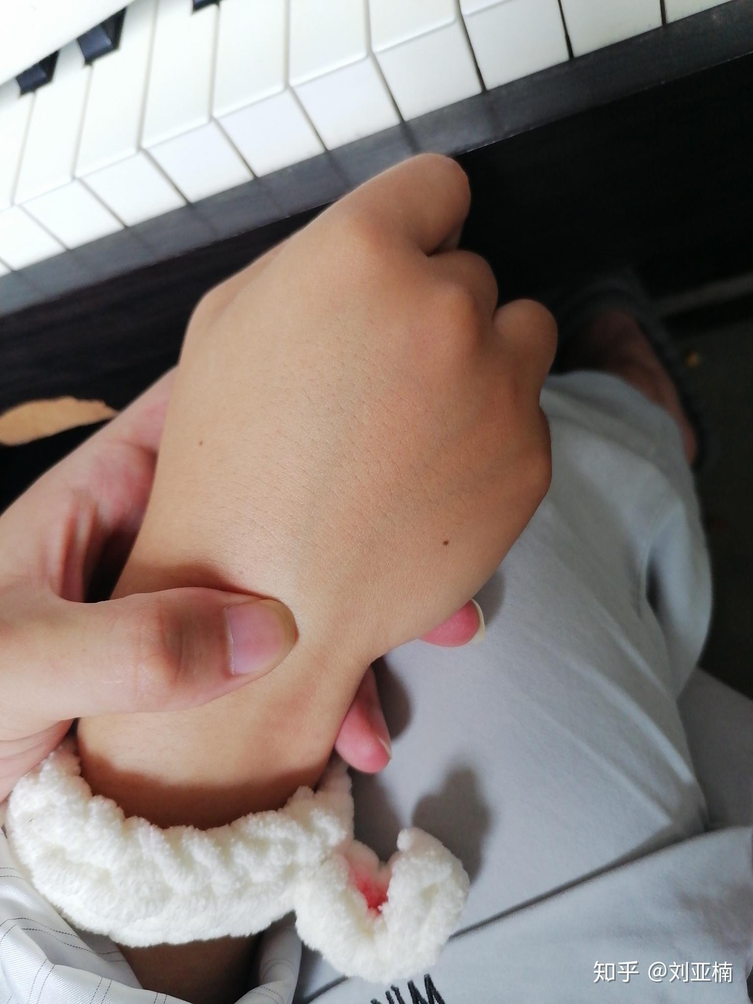 手腕背部疼是怎么回事有什么按摩方法吗