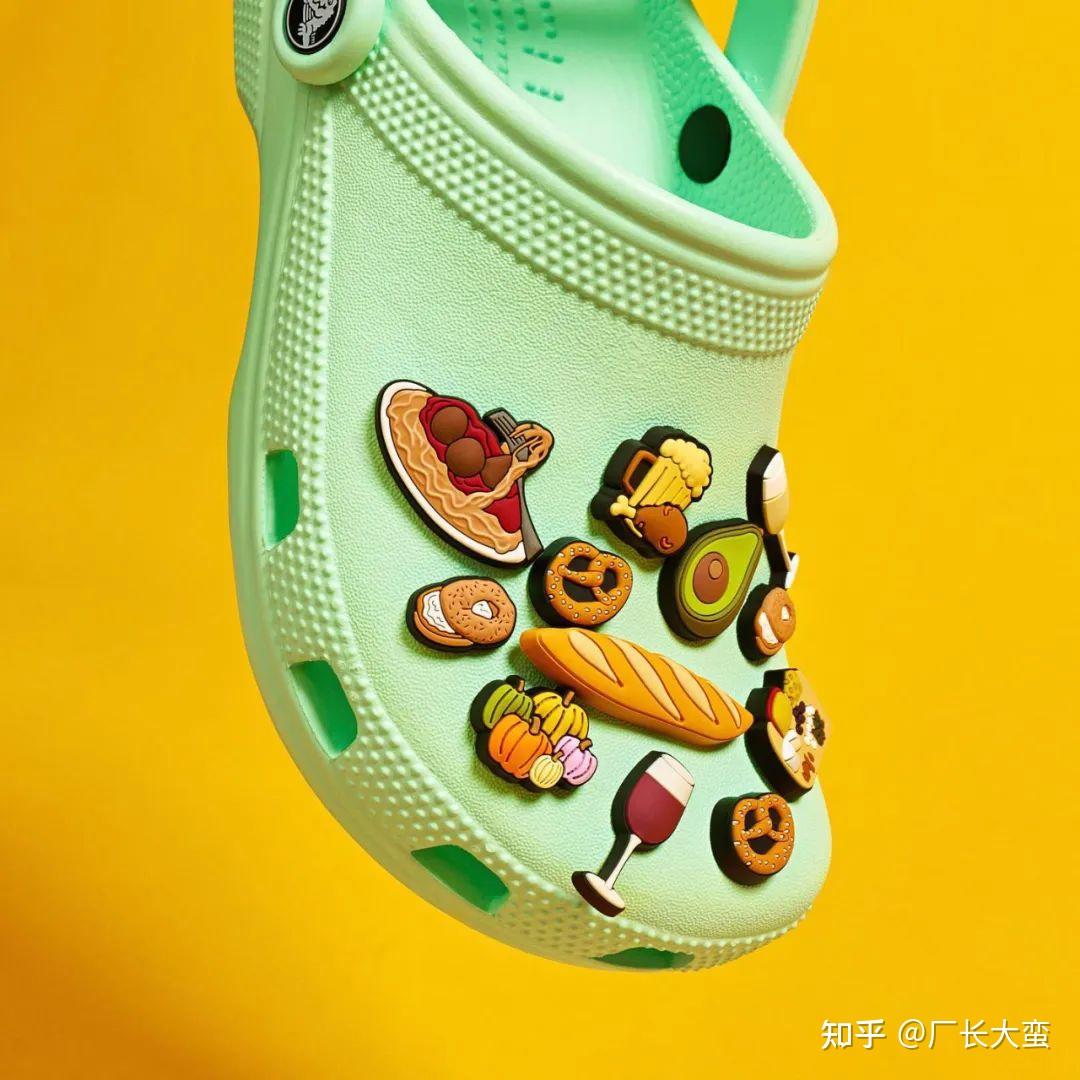 被中国年轻人买爆的Crocs是哪个国家的品牌？洞洞鞋究竟值不值得买？ - 知乎