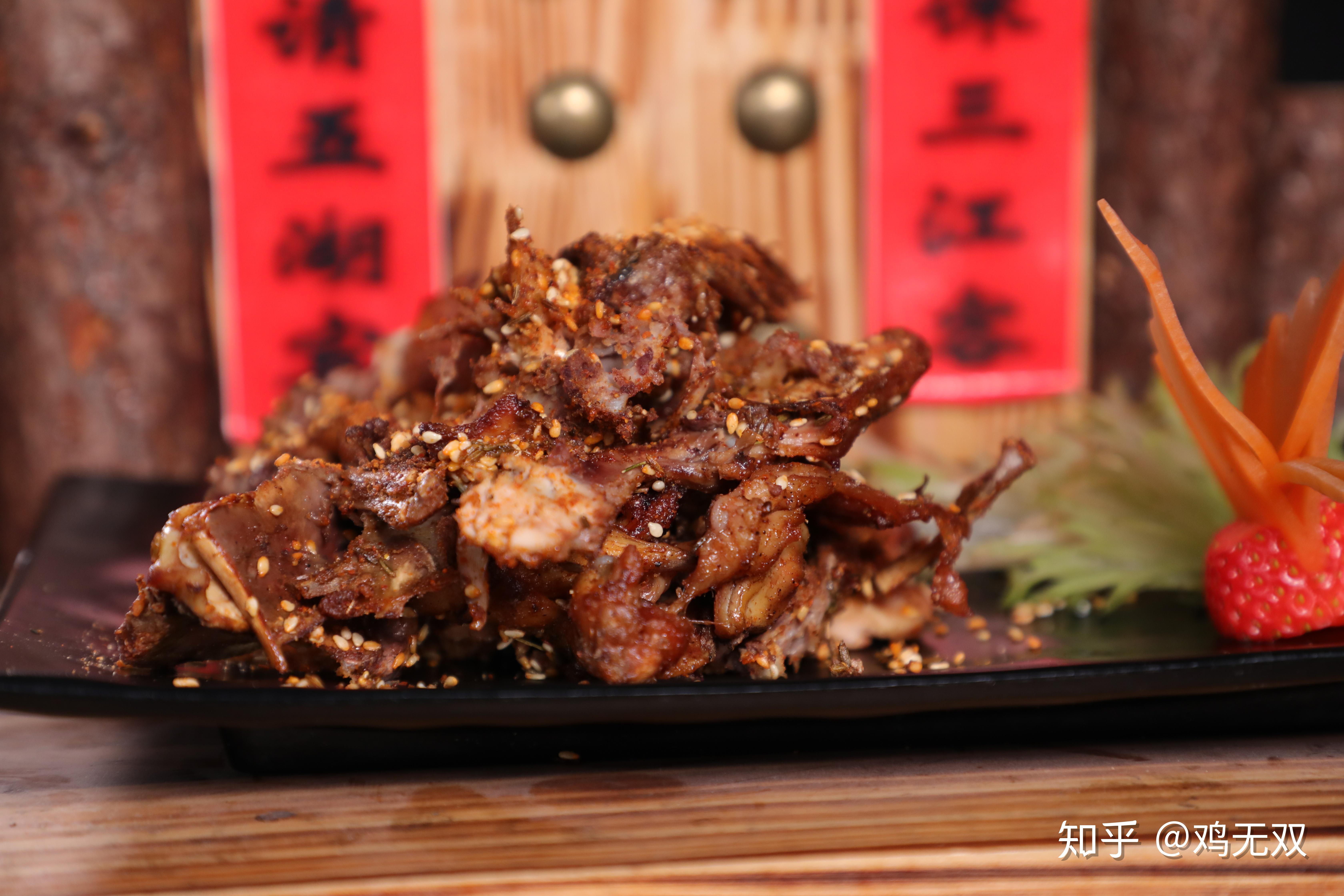 鸡架盖饭刚端出来的那一刻我是拒绝的,因为它真的