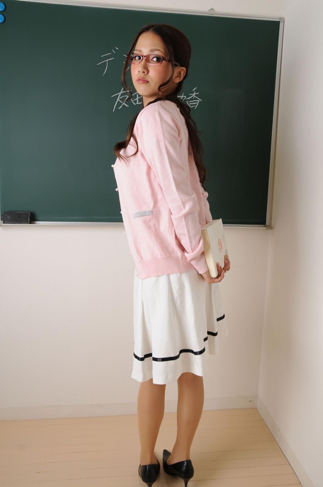 日本女教师优雅漂亮的秘诀,职业装 肉色丝袜,学生心中的女神! - 知乎