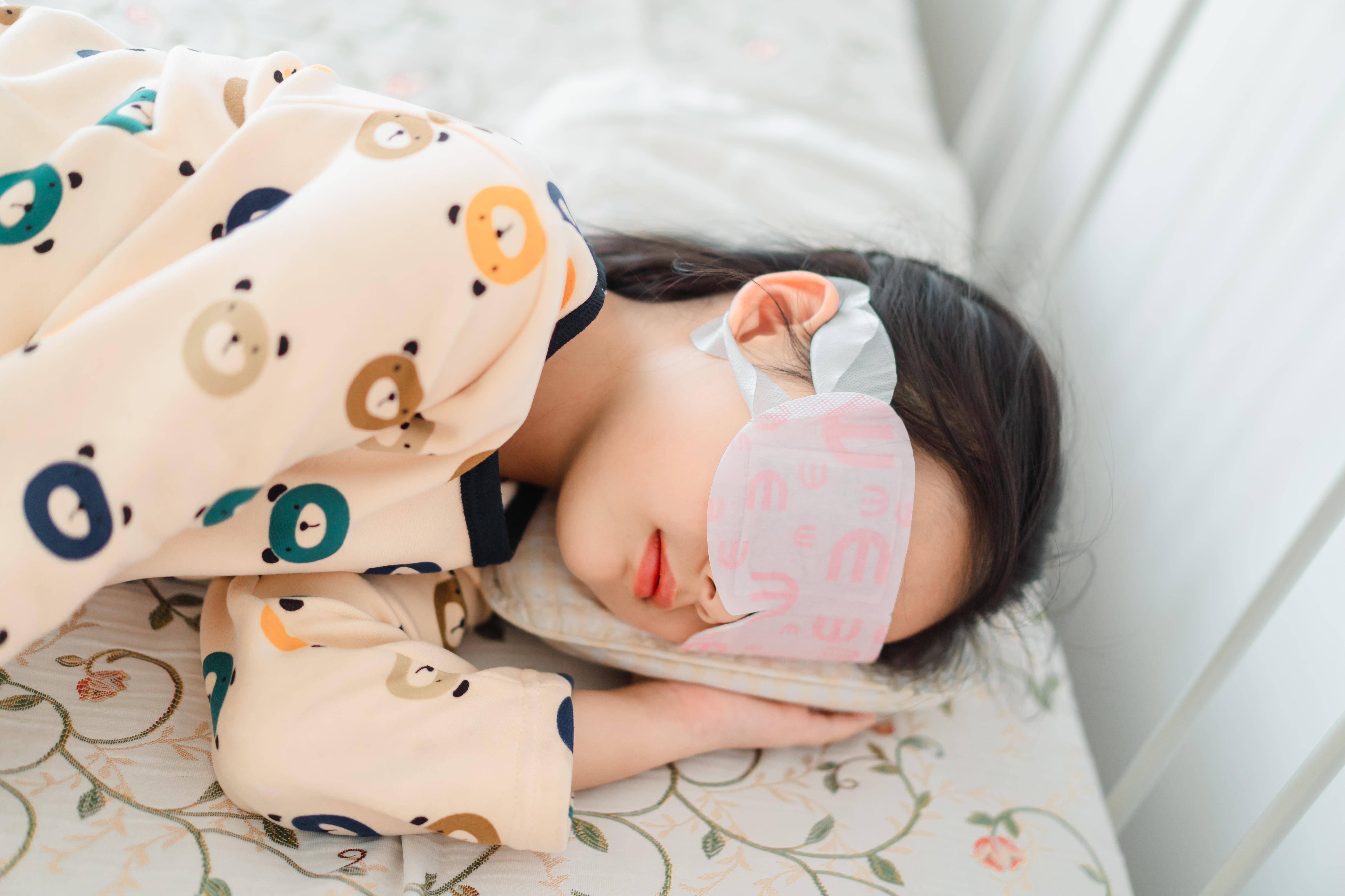 儿童蒸汽眼罩视疲劳与近视的形成与加深有着密不可分的关系,两者是