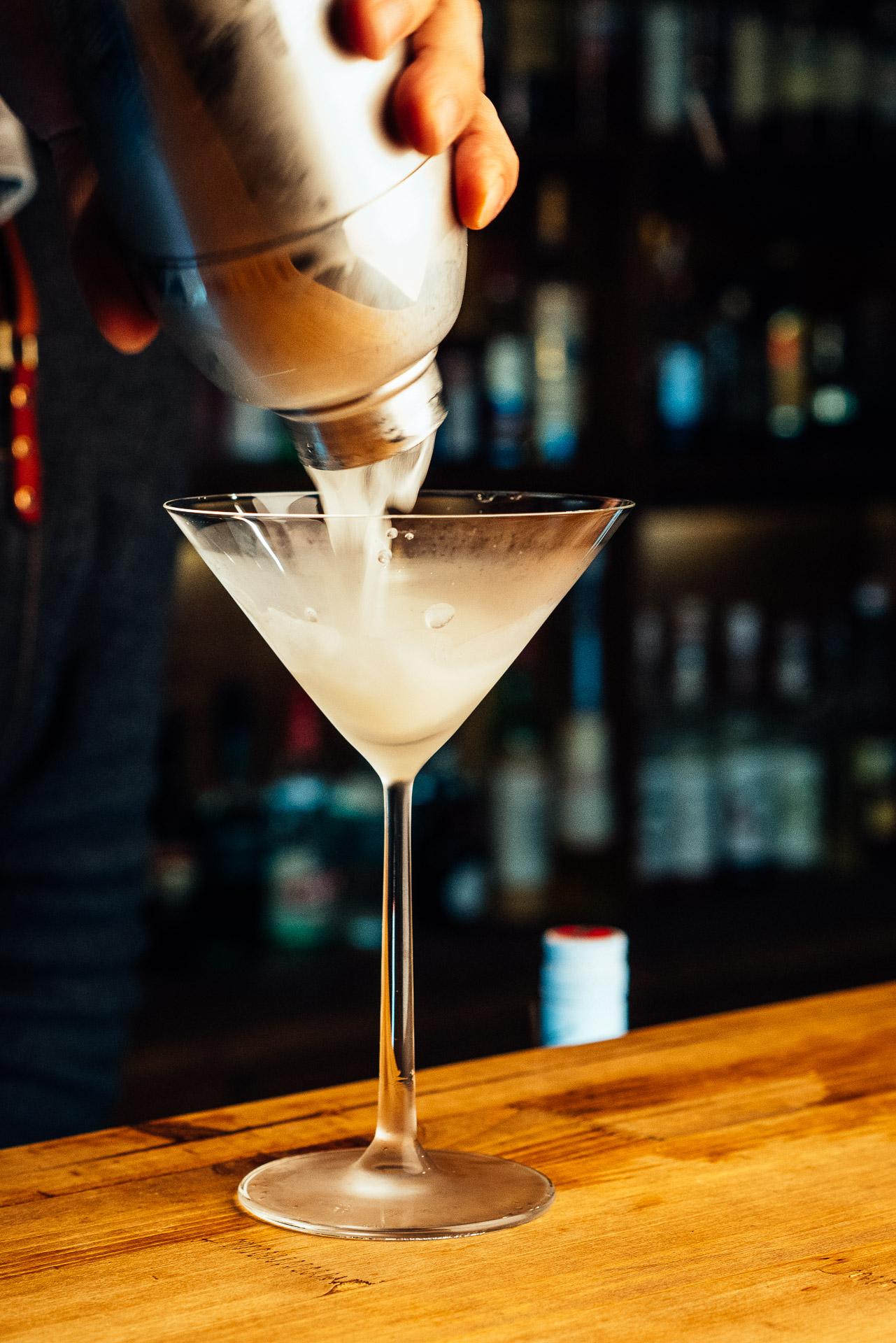 浑浊发白的酒液是daiquiri最大的特征,但口感却清甜甘冽.