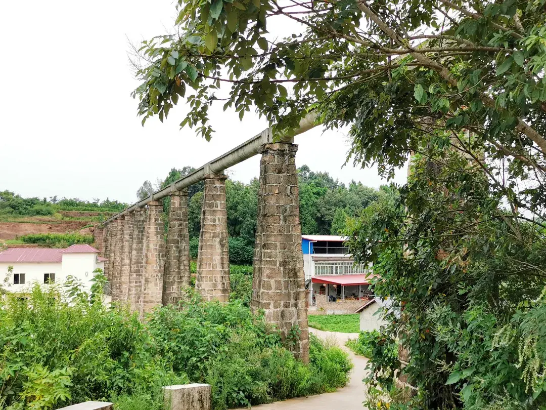 新苗村,净因寺村的农业灌溉用水而修建该引水渡槽位于金堂县金龙镇